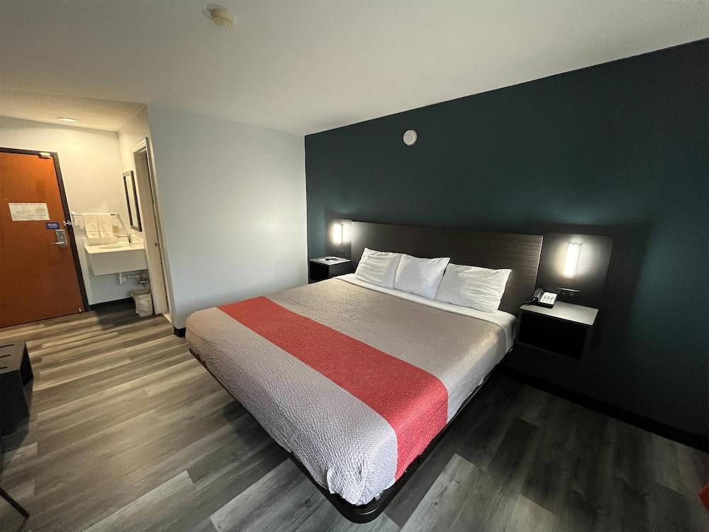Studio 6 Suites Urbana, IL photo 12