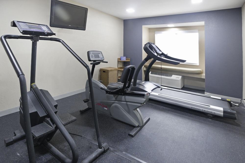 Microtel Inn & Suites by Wyndham Meridian photo 9