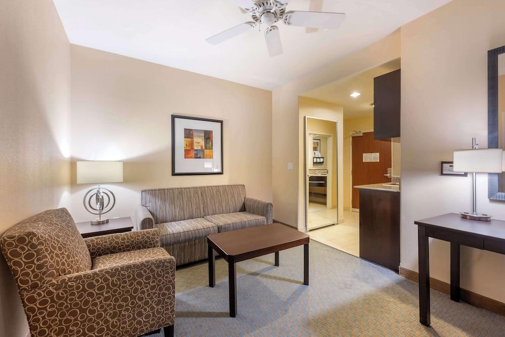 Best Western Plus Midland Suites photo 29