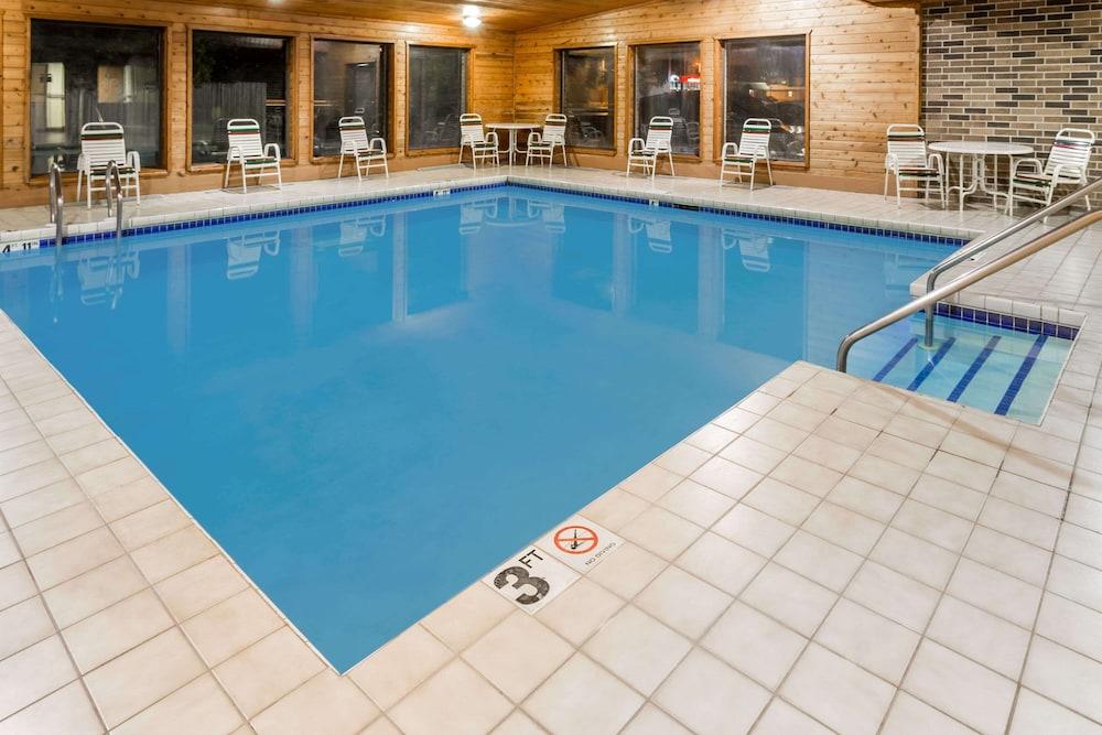 Days Inn by Wyndham Stoughton WI. photo 11