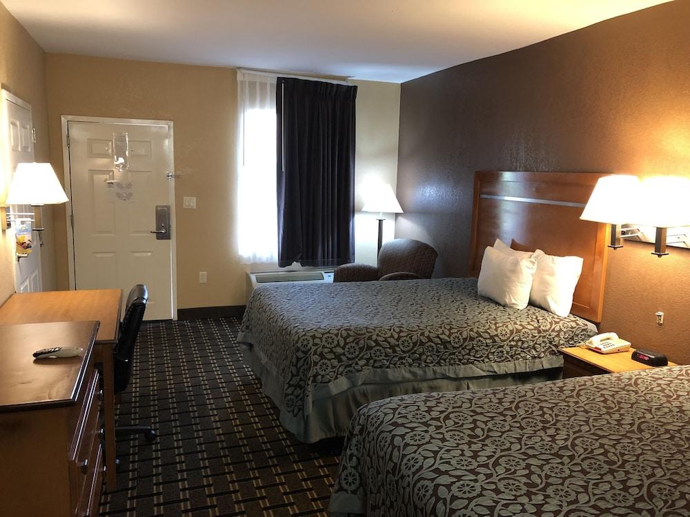 Days Inn by Wyndham Columbus photo 39