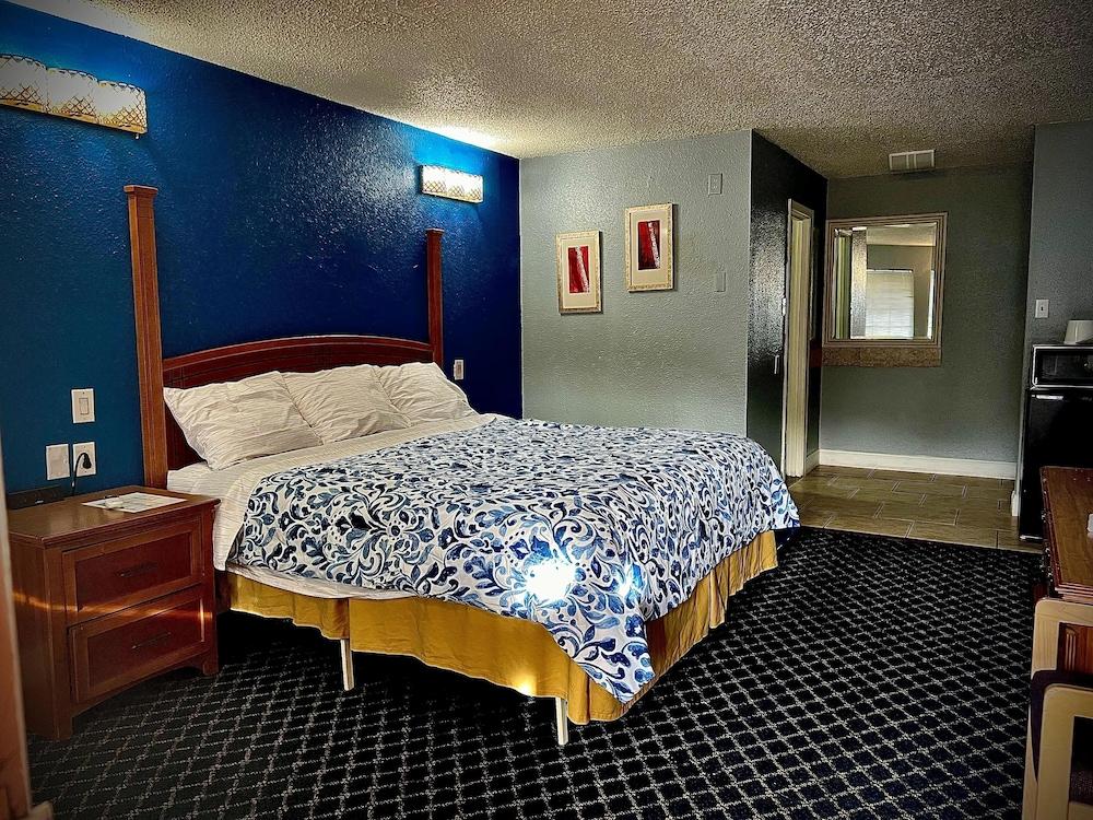 Regency Inn - Fort Sam Houston photo 7