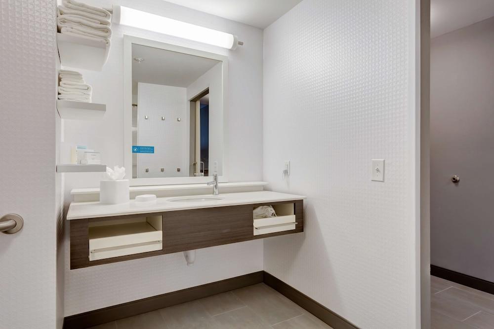 Hampton Inn St. Louis Wentzville photo 44