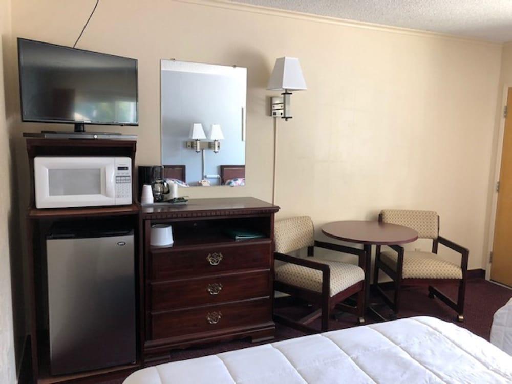 Pine Needles Inn photo 19