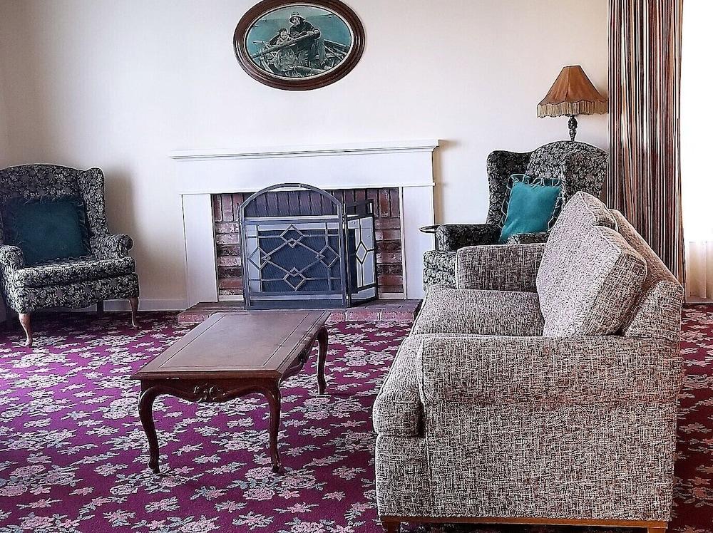 Hill House Inn photo 40