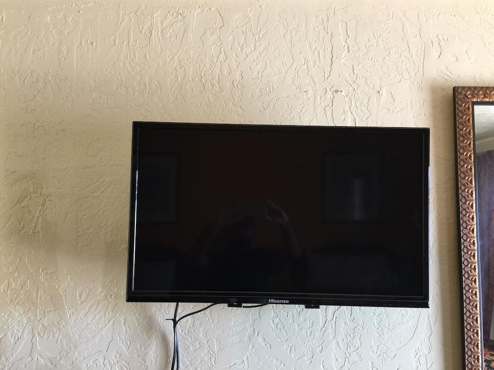 Encore Motel photo 18