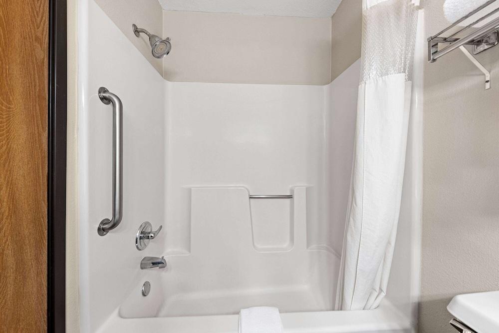 Baymont by Wyndham Waterloo photo 19