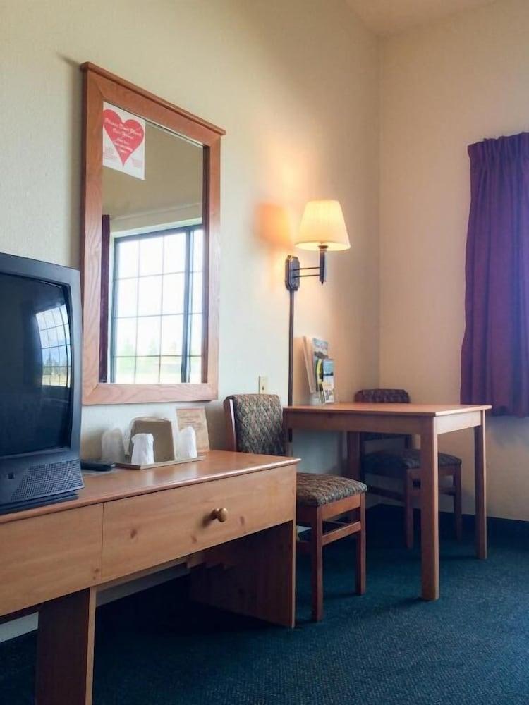 White Oak Inn & Suites photo 44