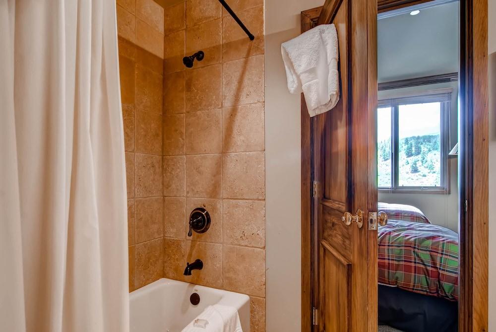 Highlands Area by East West Hospitality photo 92