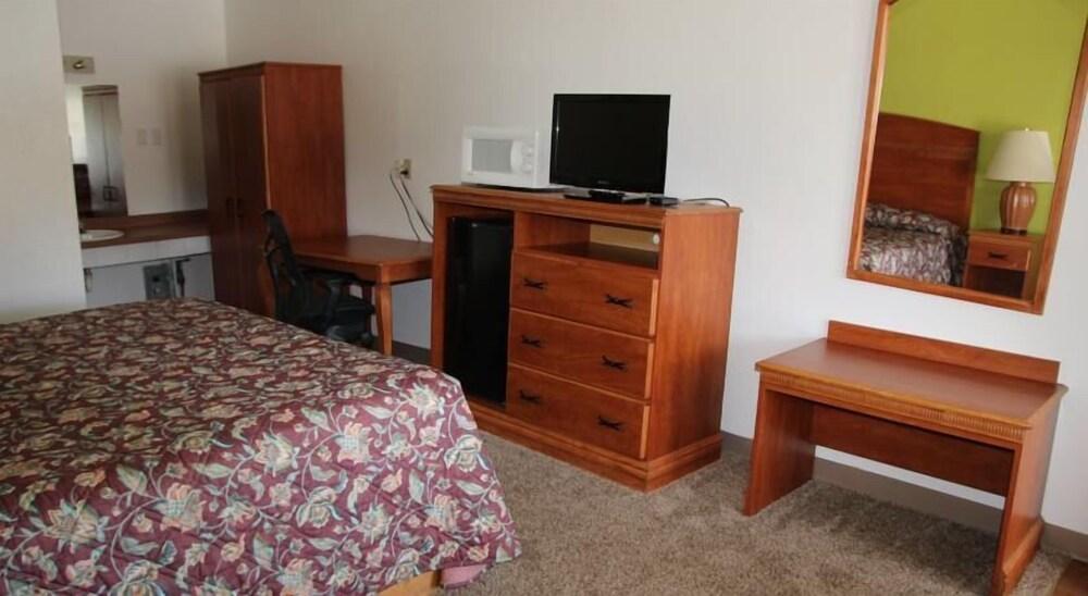 Frontier Motel photo 10