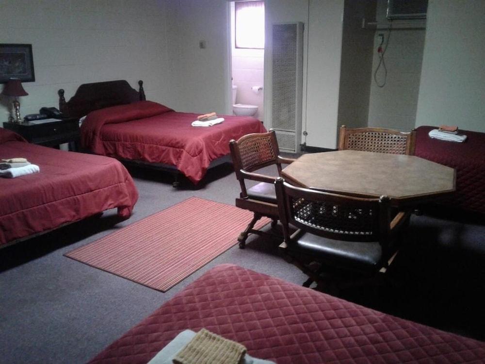 Dighton Inn photo 34