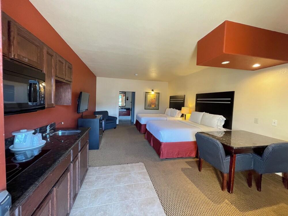 Sunbridge Inn and Suites photo 32