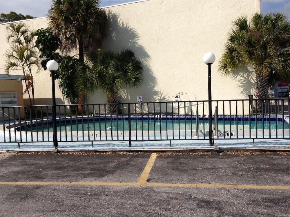 Cadillac Motel photo 9