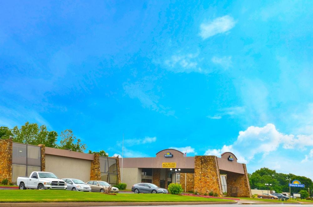 Days Inn by Wyndham Southern Hills/ORU photo 98