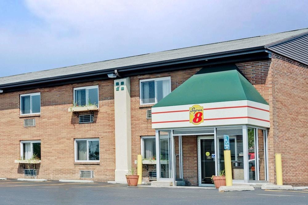 Super 8 by Wyndham Kenmore/Buffalo/Niagara Falls Area photo 3