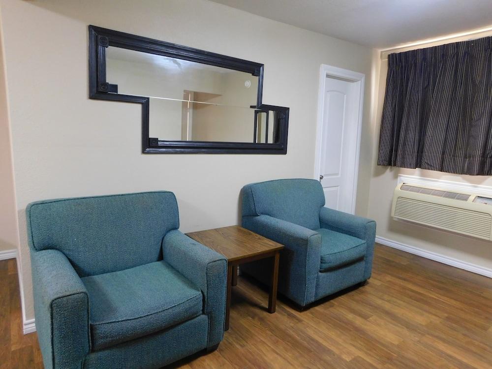 Hillcrest Motel photo 7
