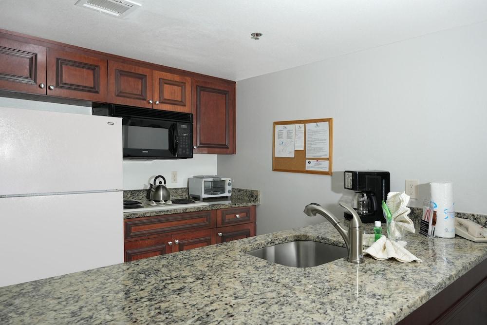 Parc Corniche Condominium Suite Hotel photo 14