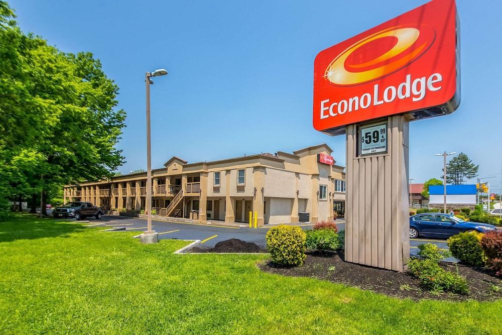 Econo Lodge Mount Laurel - Philadelphia East photo 1