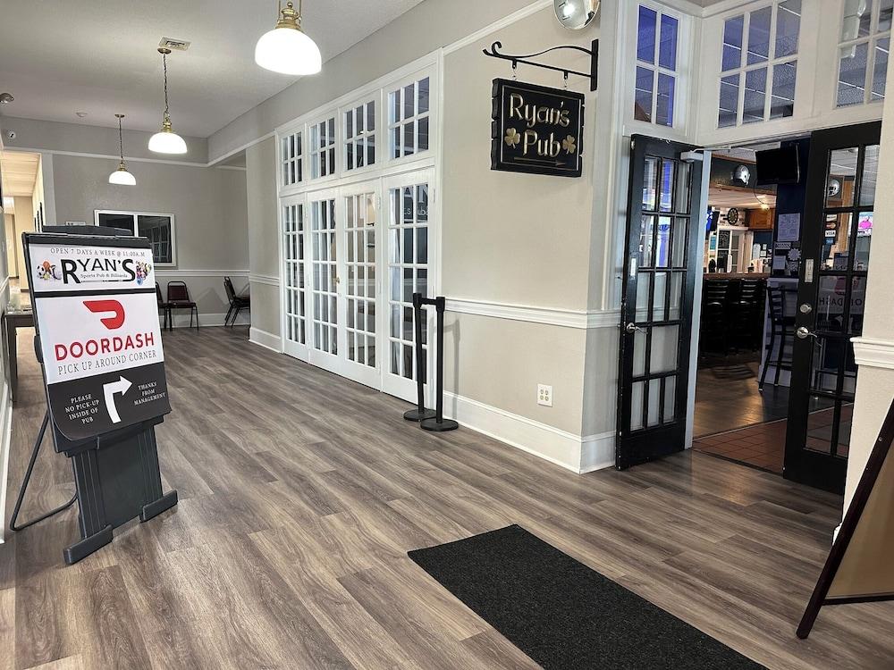 Whaler Inn and Suites photo 18