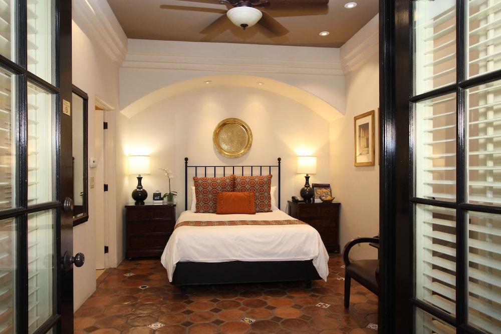 Cypress Inn photo 19