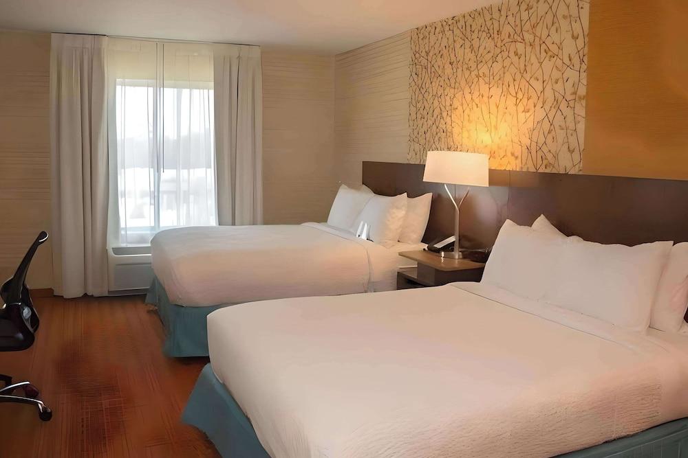 Comfort Inn & Suites photo 2