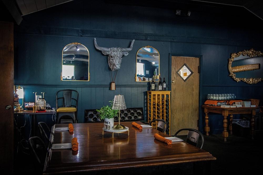 Fall River Hotel and Grazerz Restaurant photo 6
