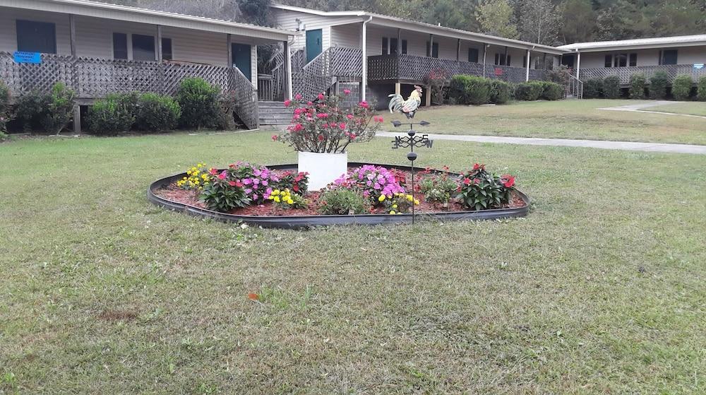 Blue Ridge Rustic Inn photo 9