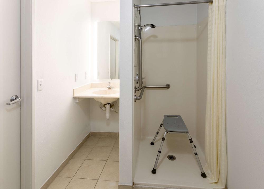 GrandStay Hotel and Conference photo 26