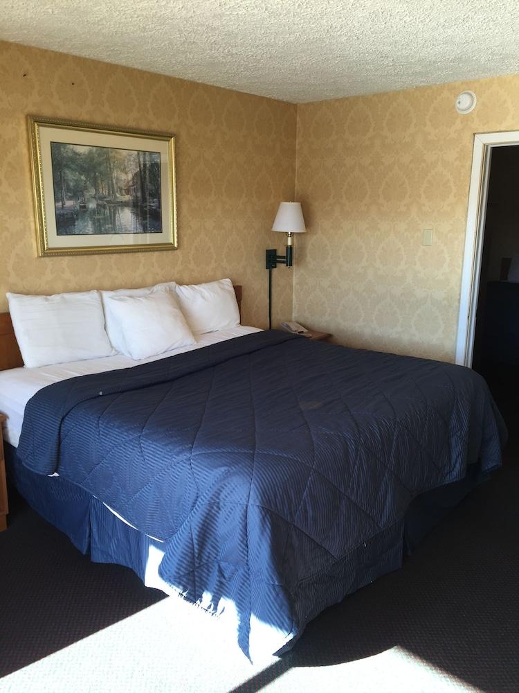 Town and Country Motel photo 2