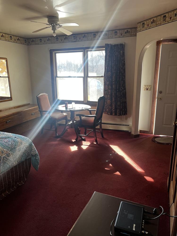 Grand Howell Inn photo 4