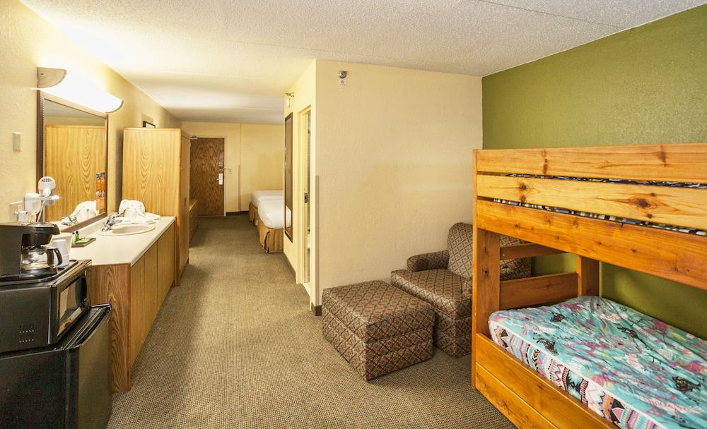 Edgewater Hotel & Waterpark photo 10