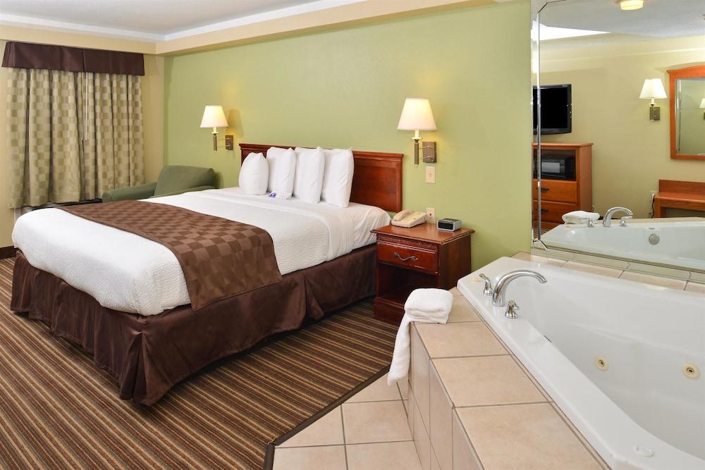 Americas Best Value Inn & Suites University Ave photo 3