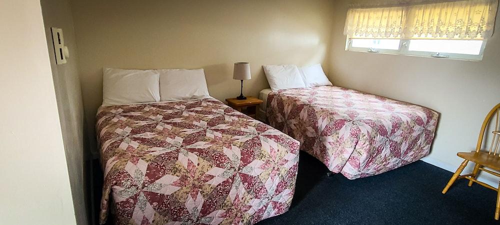 Sun and Surf Motel photo 17