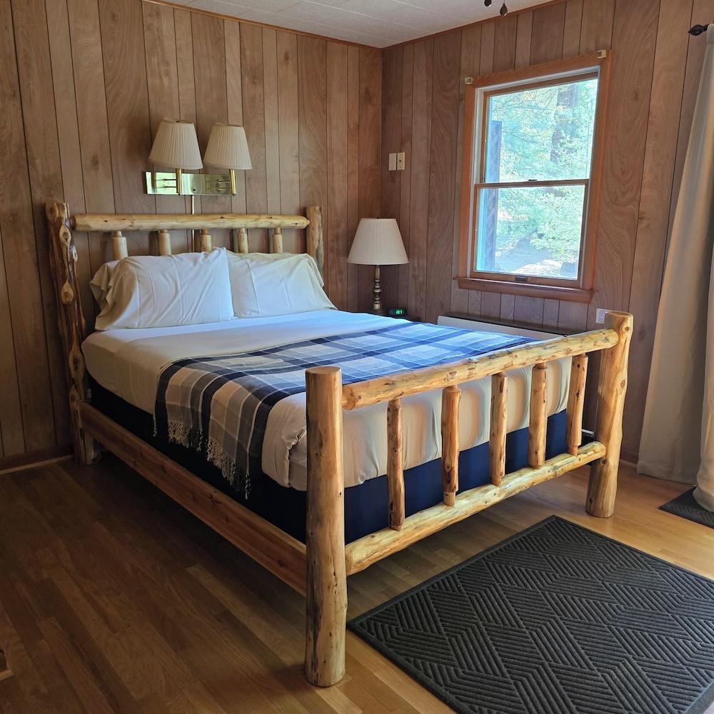 Paddler's Rest Lakeside Cabins and Hotel photo 14