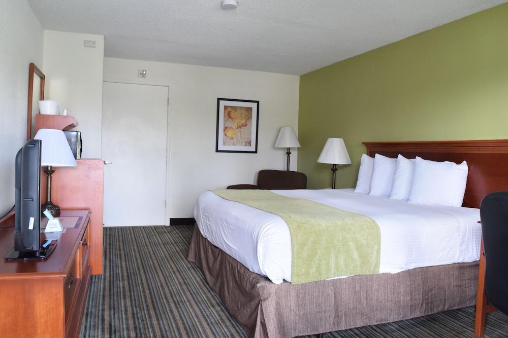 Ramada by Wyndham Savannah Gateway photo 7