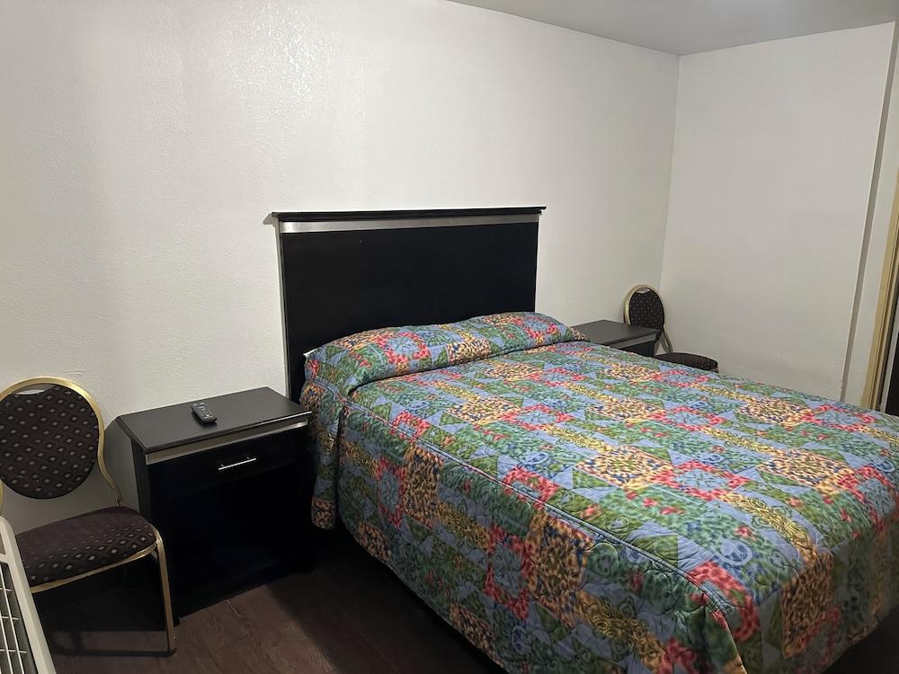 Searle Motel photo 13