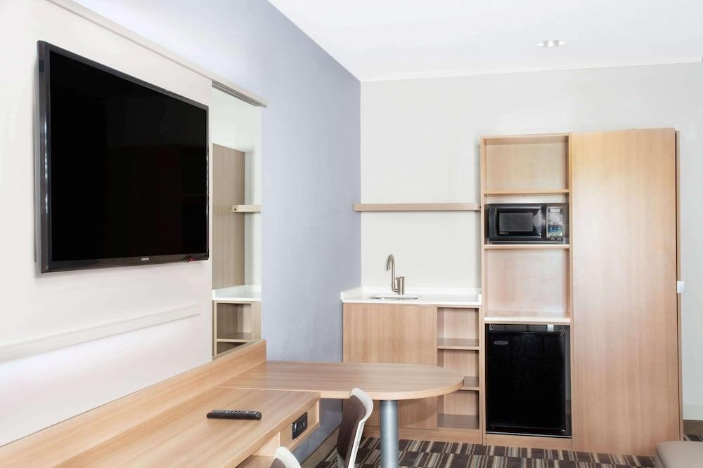 Microtel by Wyndham Vernal / Naples photo 12