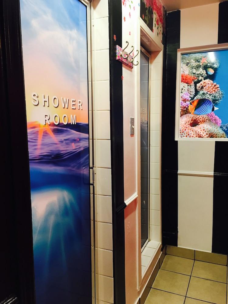 Traveler's Bed & Breakfast Hostel photo 7