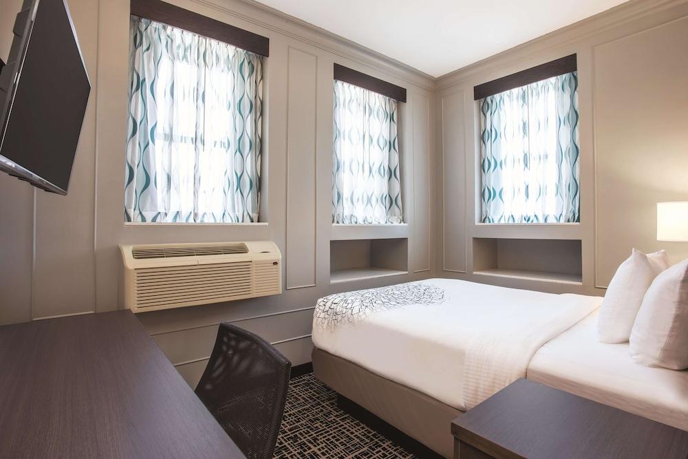 La Quinta Inn & Suites by Wyndham Baltimore Downtown photo 29