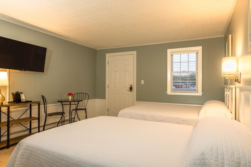 Eagle House Motel photo 65