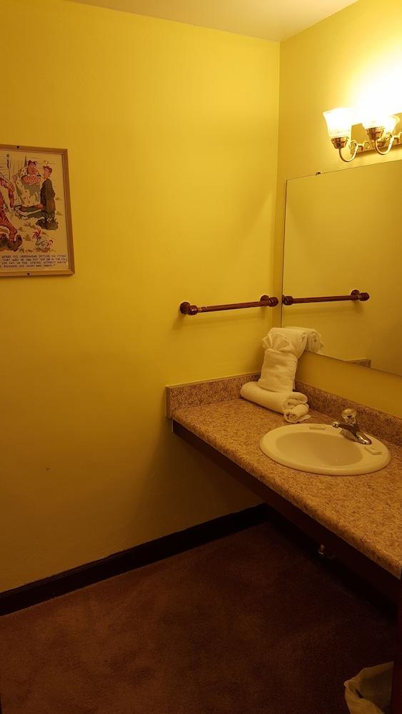 The Mountaineer Inn photo 10
