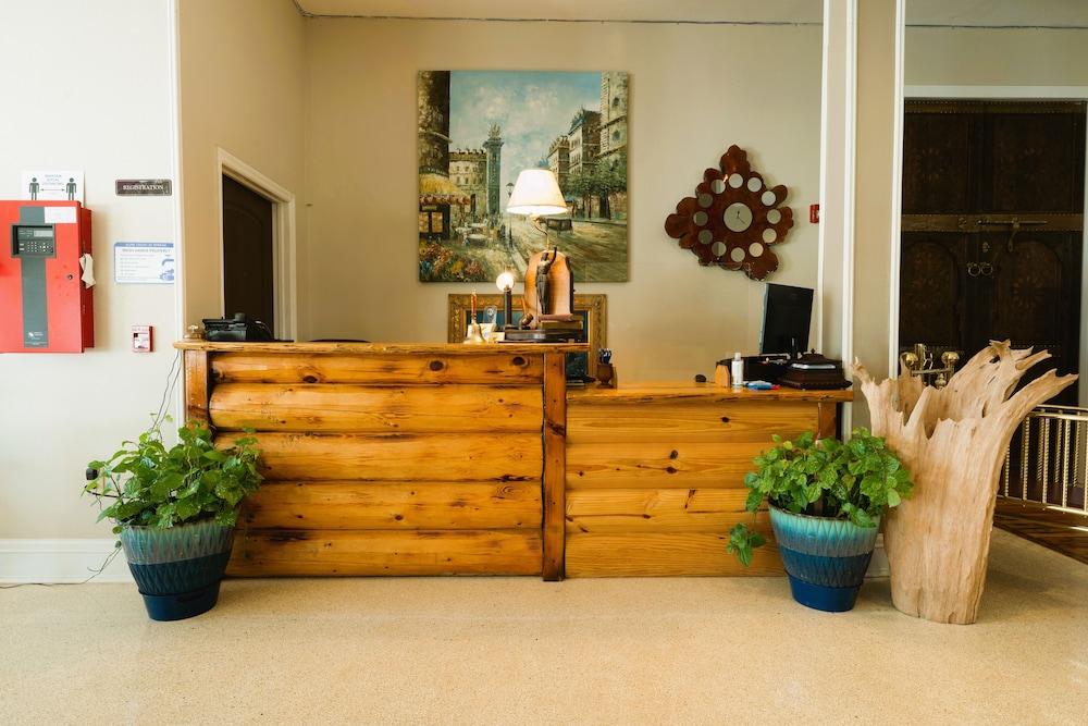 Oak Tree Hotel photo 9