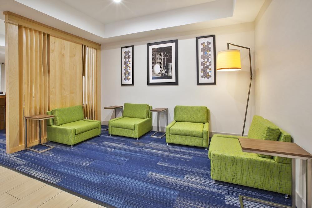Holiday Inn Express Hotel & Suites Niles by IHG photo 3