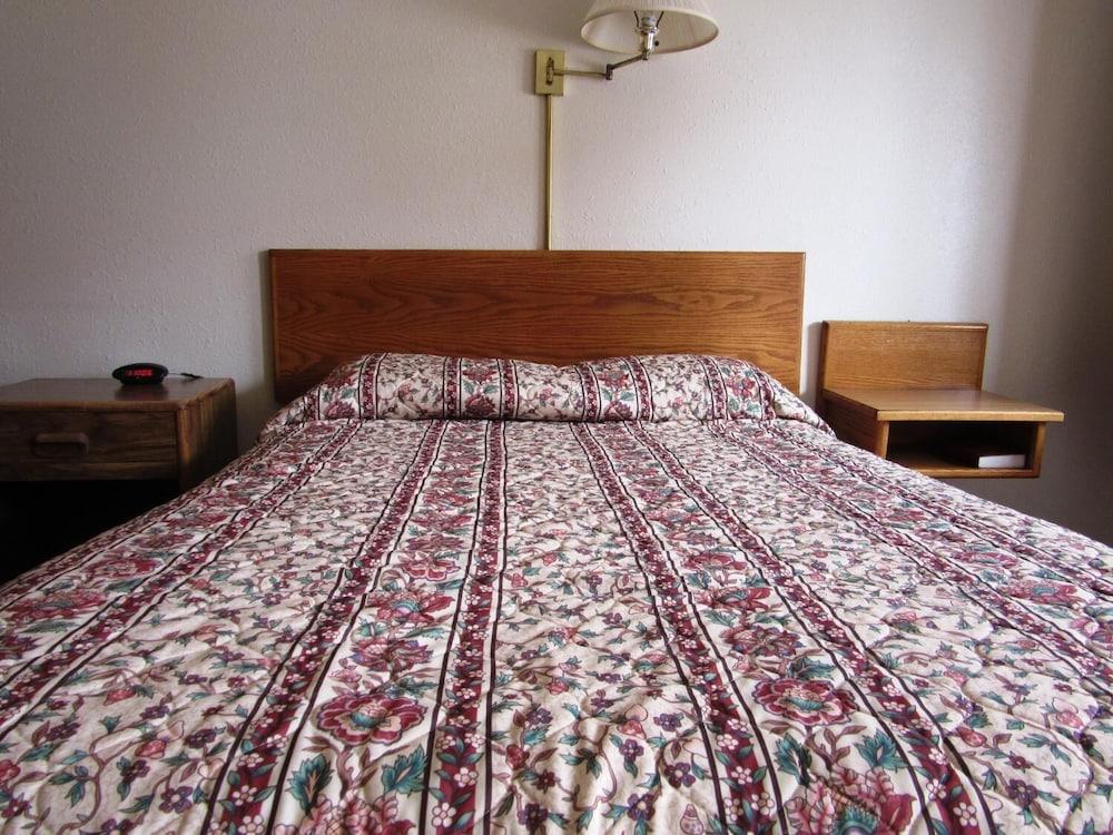 Traveler's Lodge photo 20