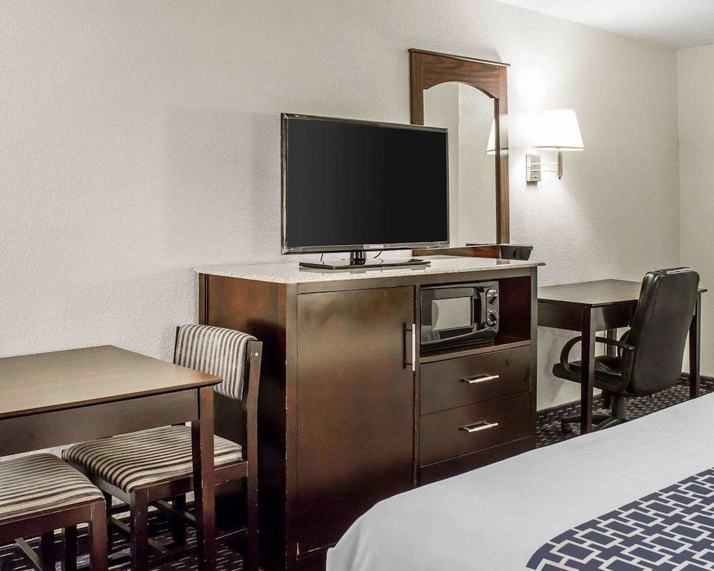 Econo Lodge Scranton near Montage Mountain photo 12