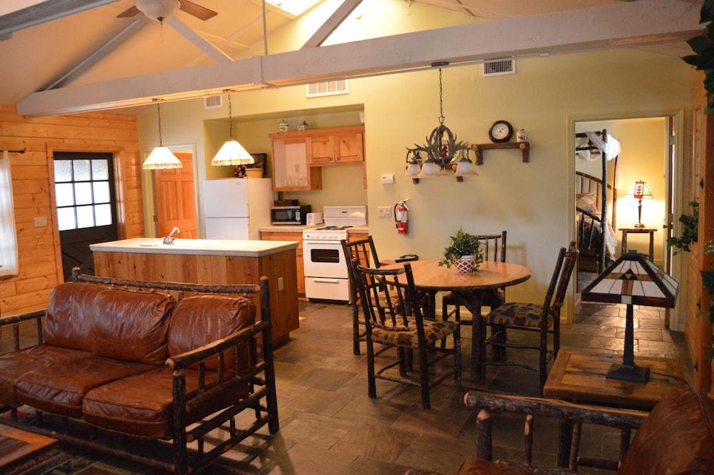 Red Bud Lodge photo 6