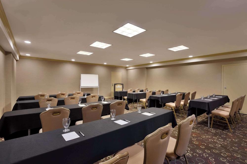 Radisson Hotel Lenexa Overland Park photo 37