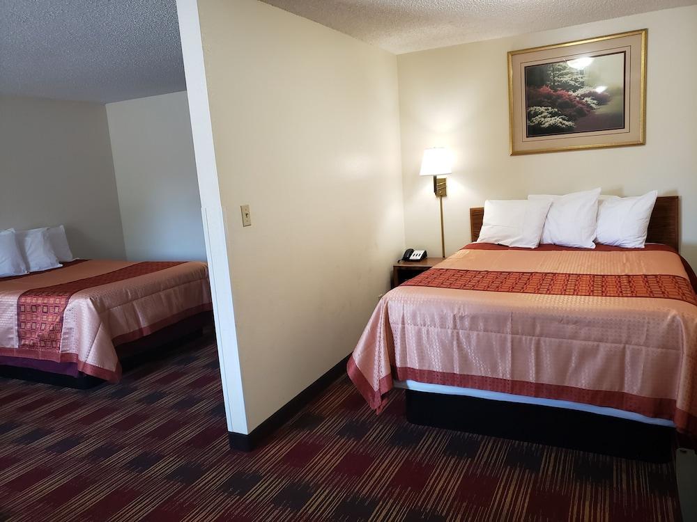 Americas Best Value Inn & Suites Harrisonville photo 64