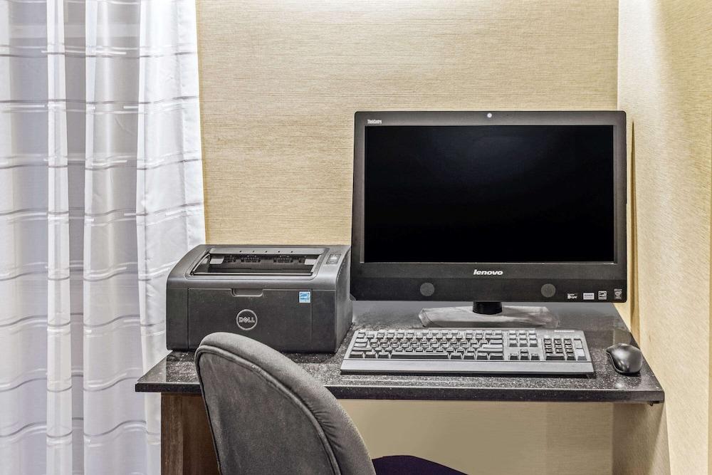 La Quinta Inn by Wyndham Wichita Falls photo 31