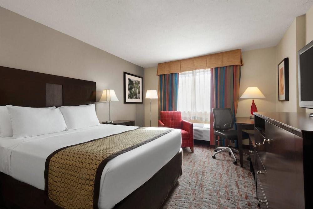 Baymont by Wyndham Belleville Airport Area — hotel in Belleville